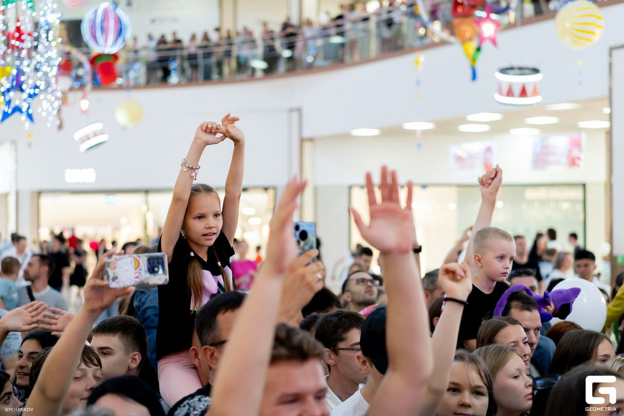 Выступление певицы MIA BOYKA в Мегацентре «Красная Площадь» 17