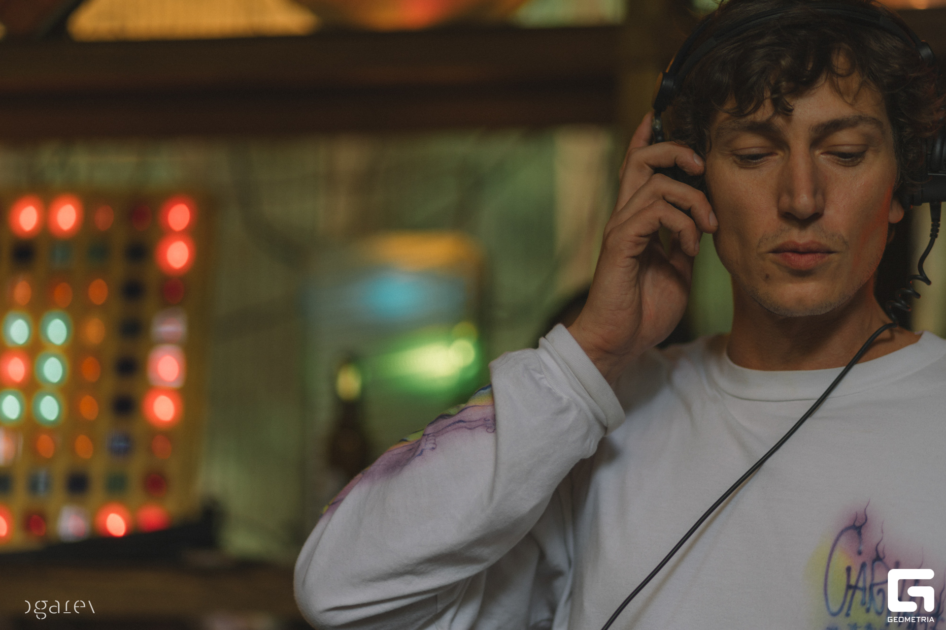 OUTLINE 2024-427-295.jpg