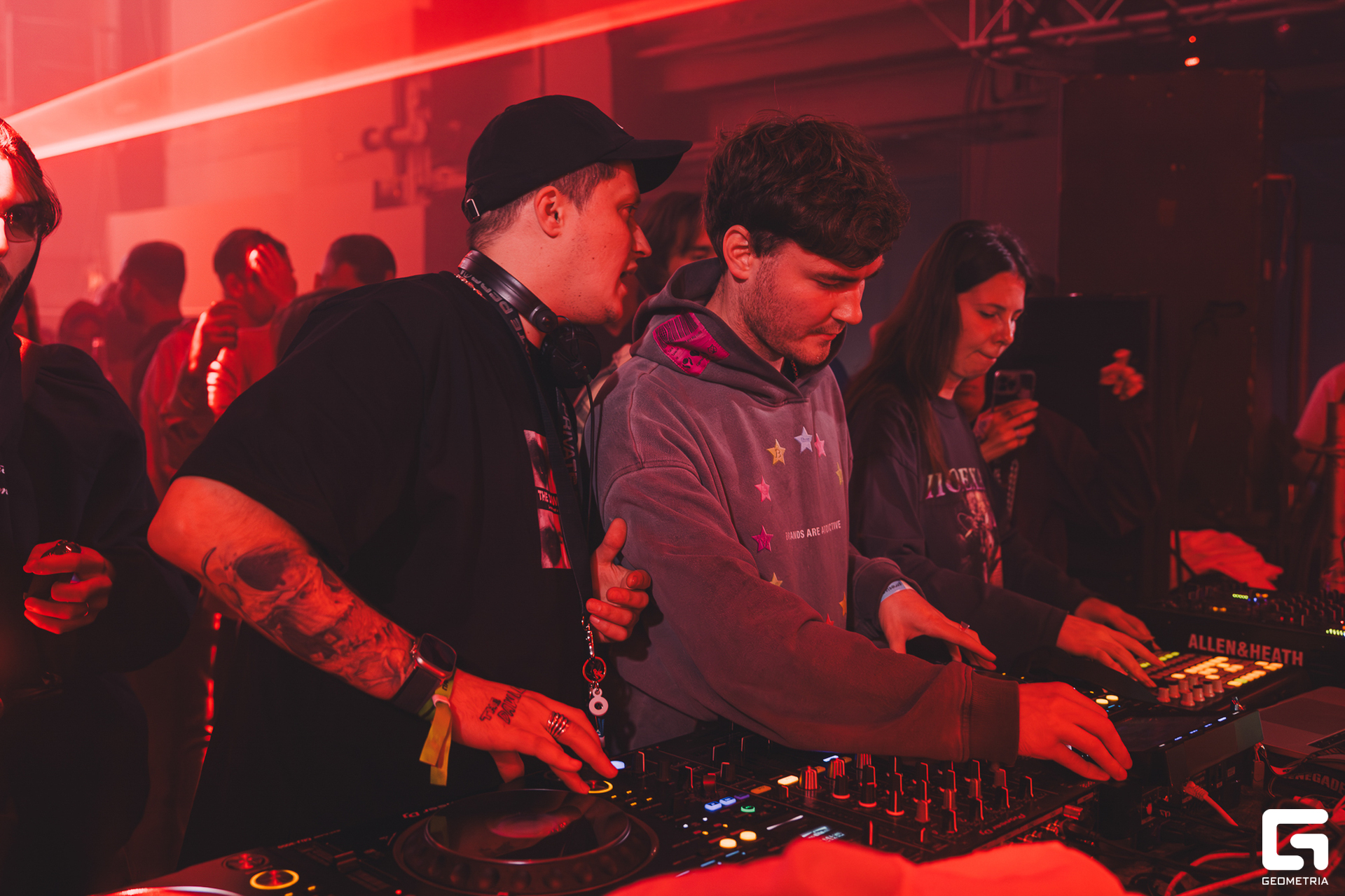 np-300-пари ночь0201.jpg