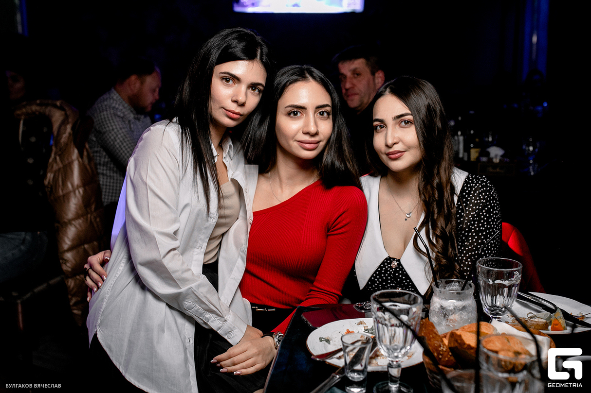 Международный женский день в БАРХАТ 8