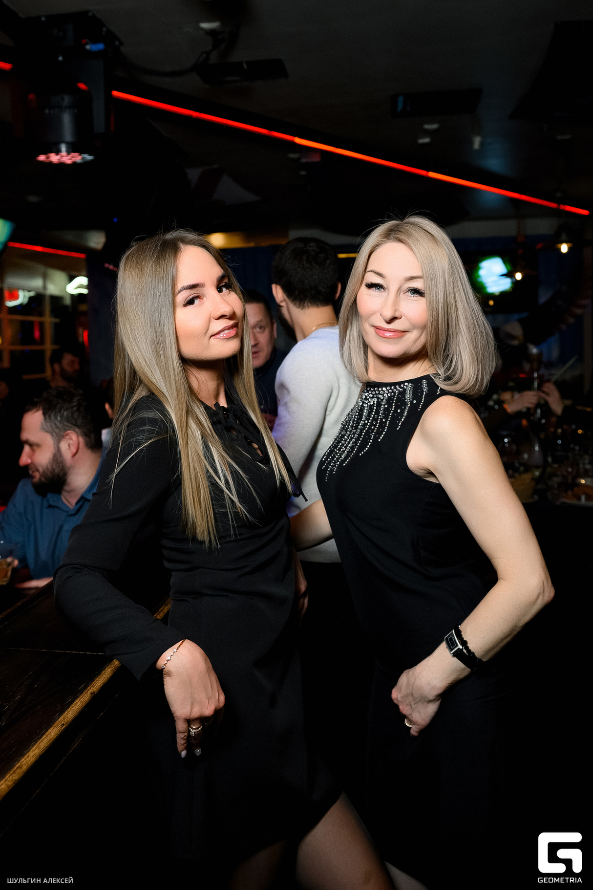 Женский день в баре THE ROCKS 10