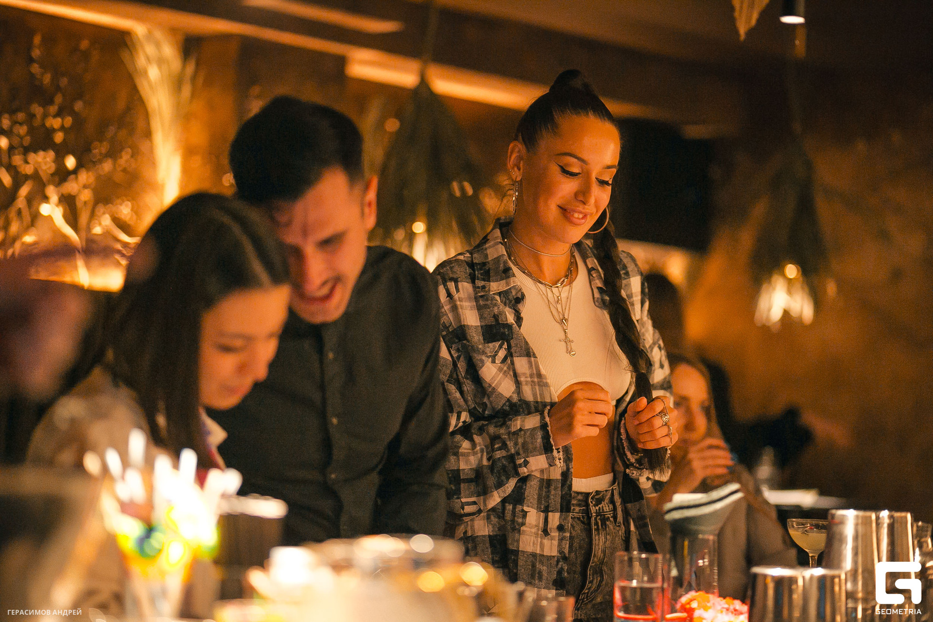 090 Bloom bar 1. 12.jpg