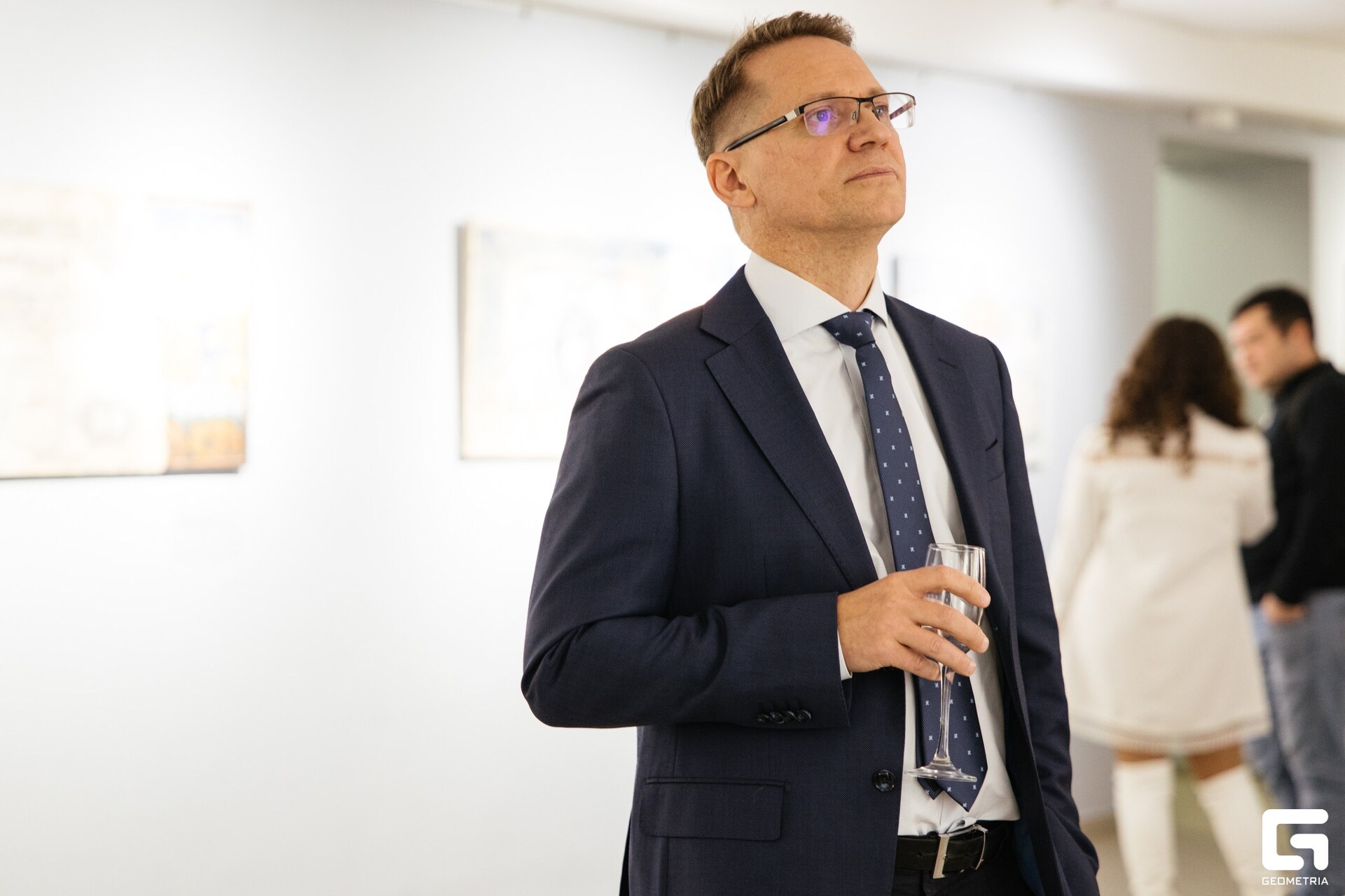 Element (18)_resized.jpg