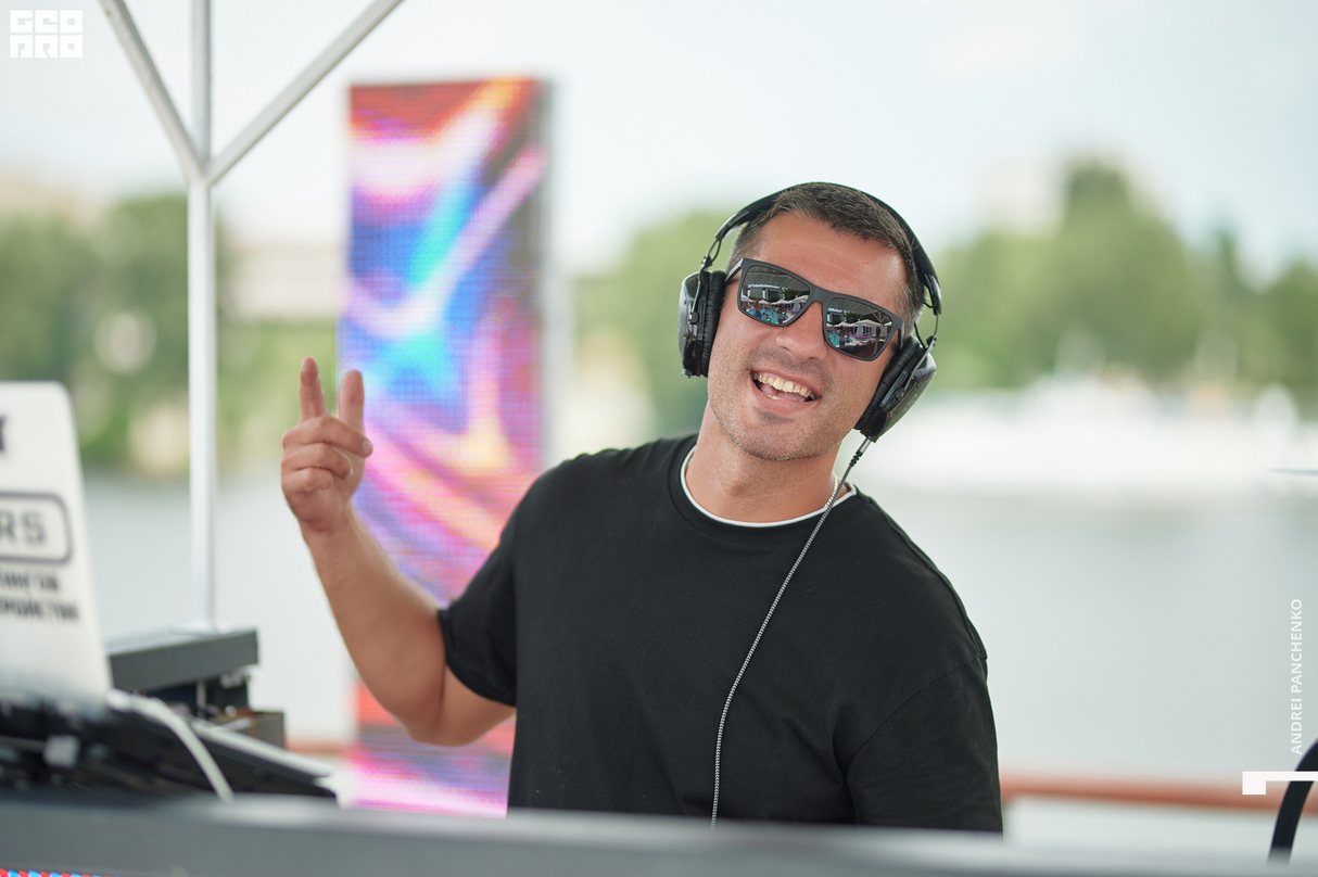 Day pool party 10