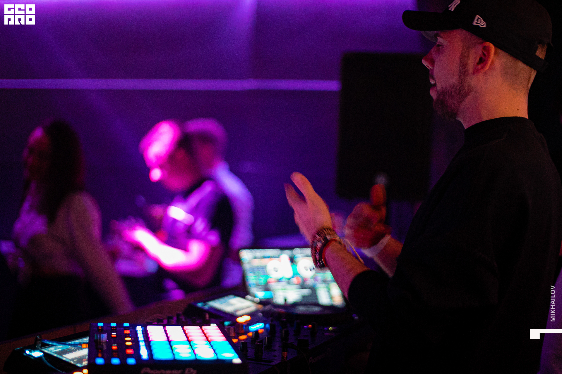 005-11-04-2021-03-01-Shake - Mikhailov - 2560.jpg