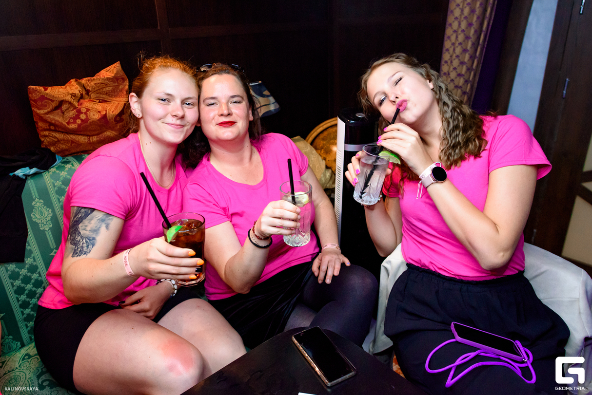 Saturday chill at Simply 33 Grill & Cinema, Karaoke Club 12