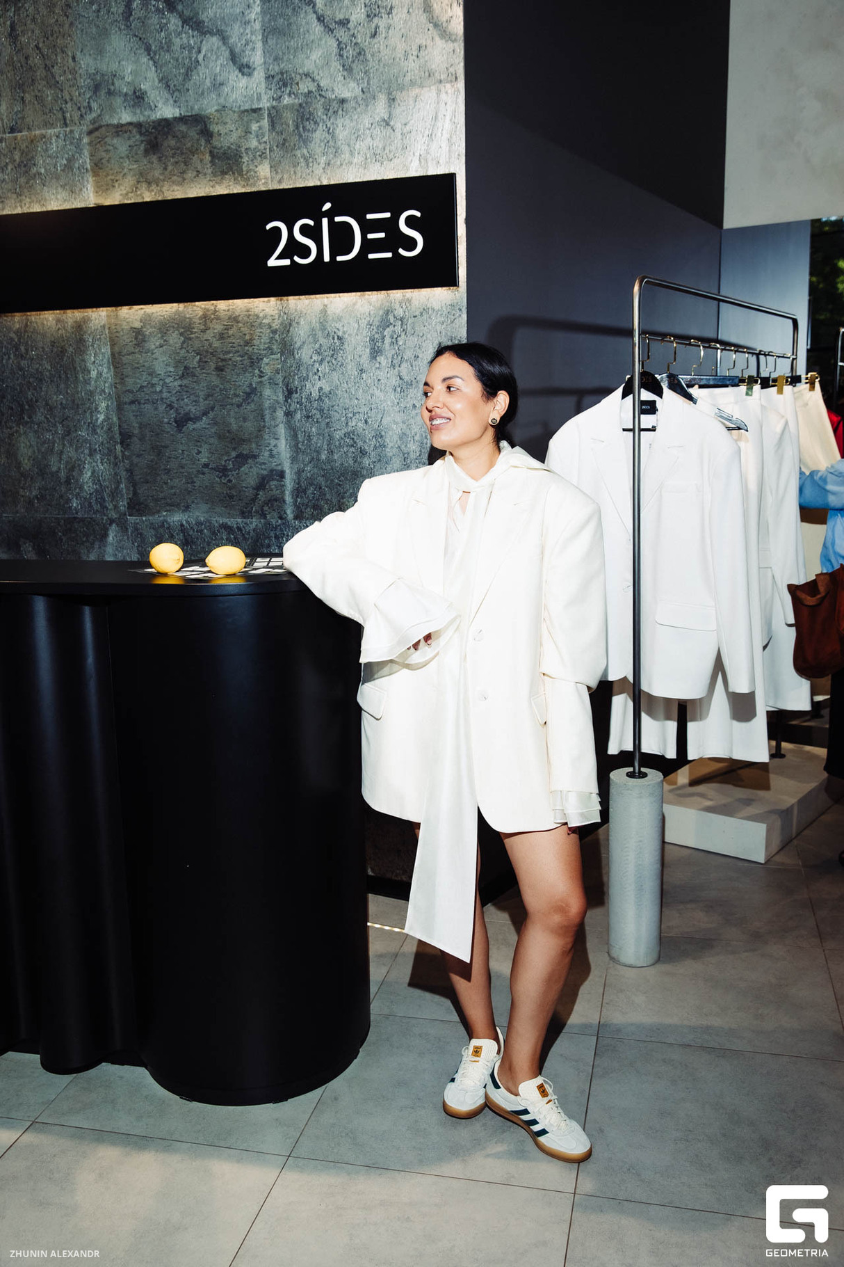 NIGHT SHOPPING 26