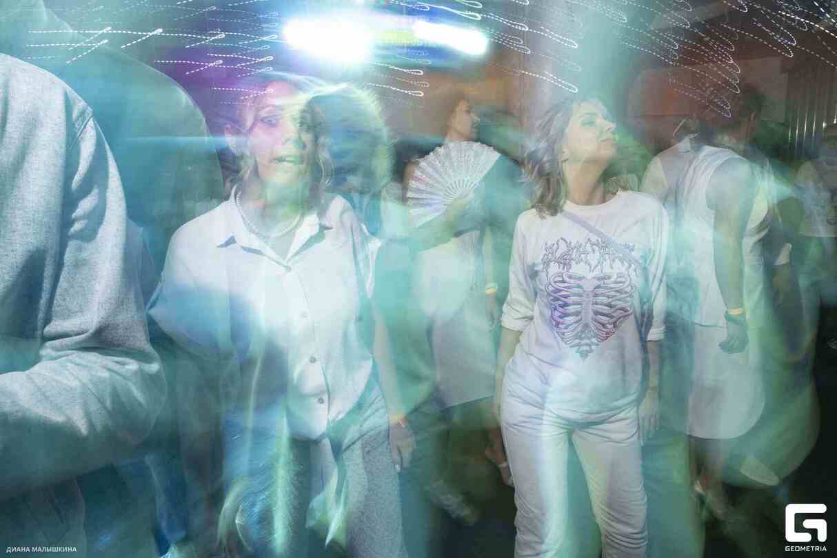 WHITE NIGHT 26