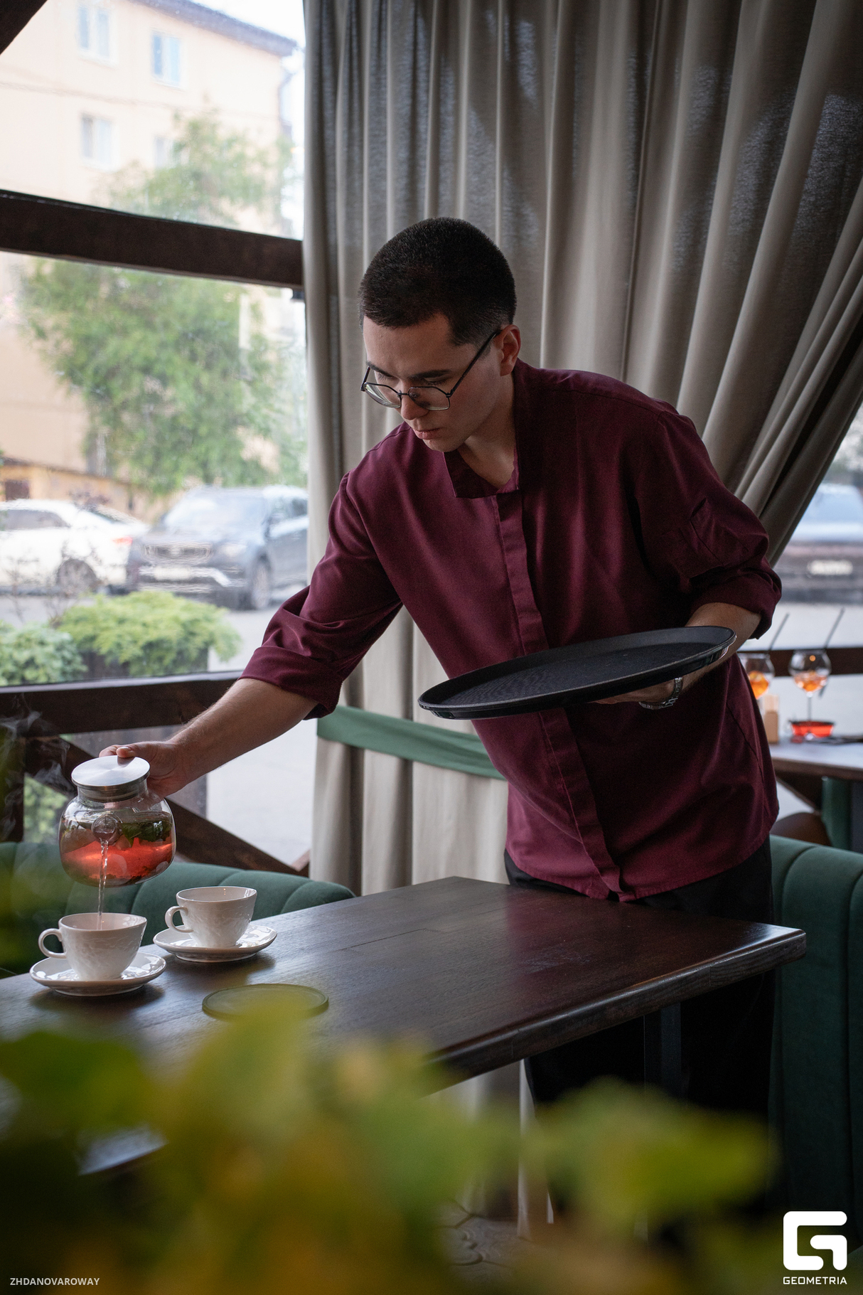 Пятничный вайб в TWR HOOKAH LAB 18