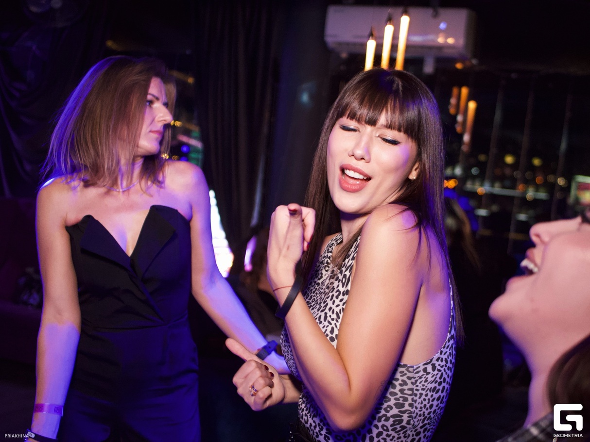 Friday party 8