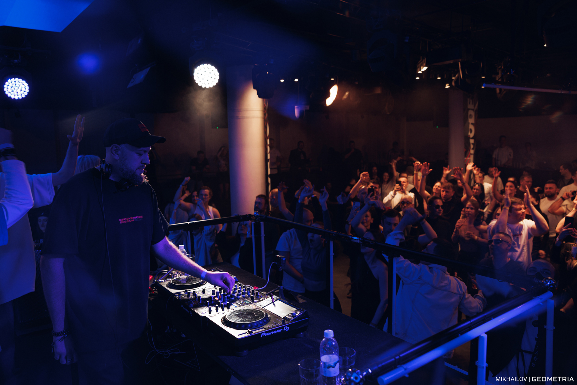 097-190425-0349 mikhailov-weblogo.jpg