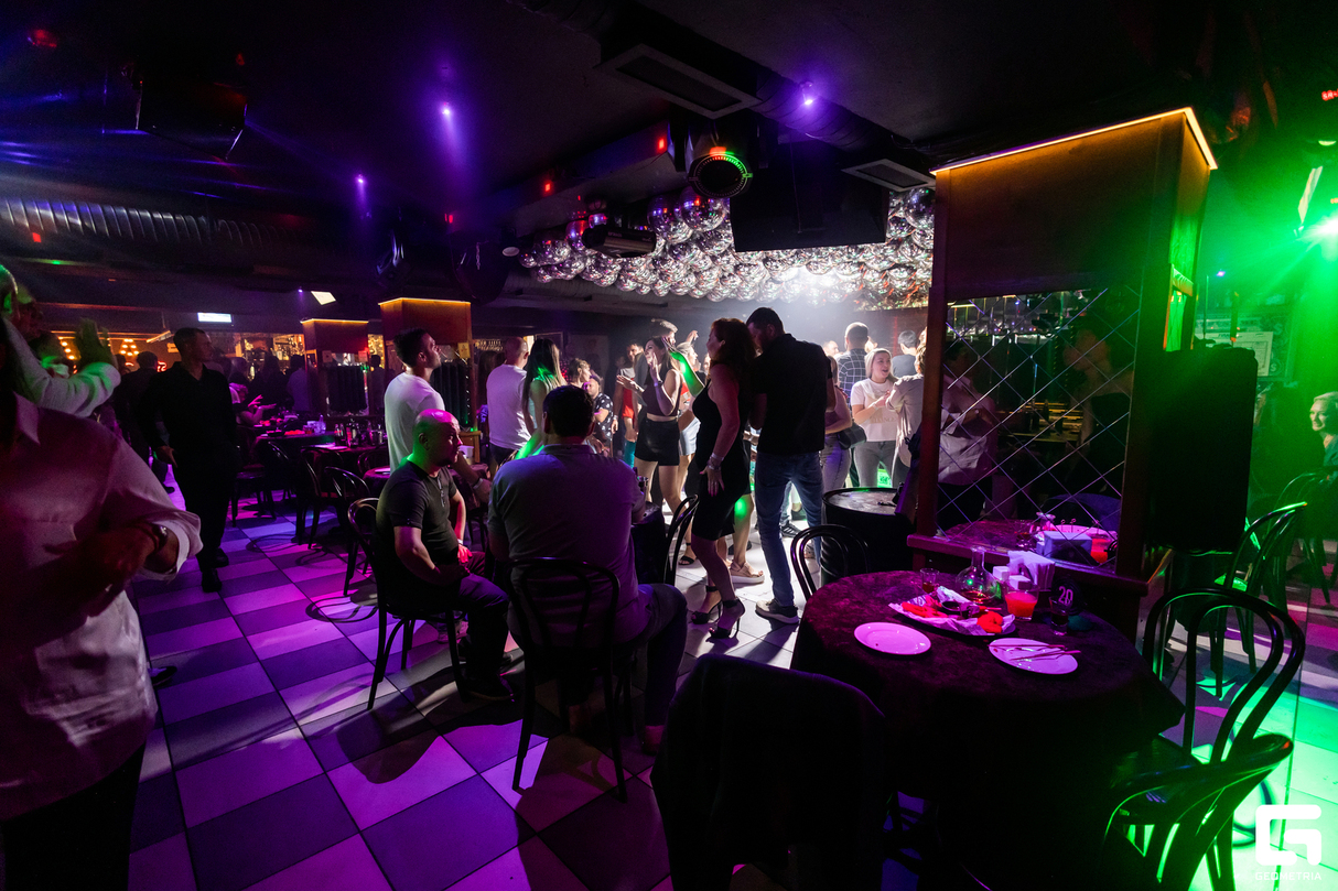 Saturday party 27