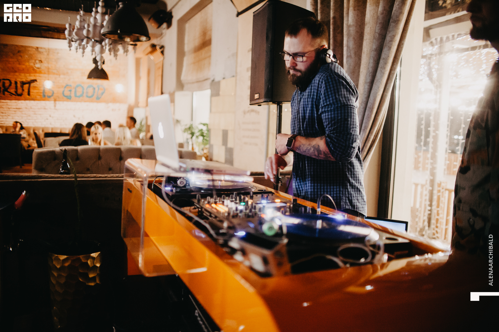 2021-03-26 21-33-38_alenaarchibald_003.JPG