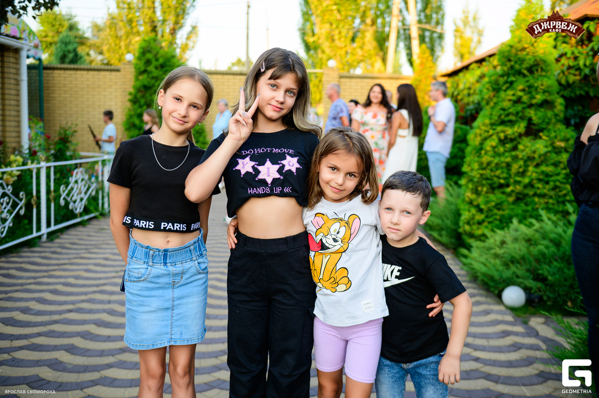 Суббота в кафе "Джрвеж" 17