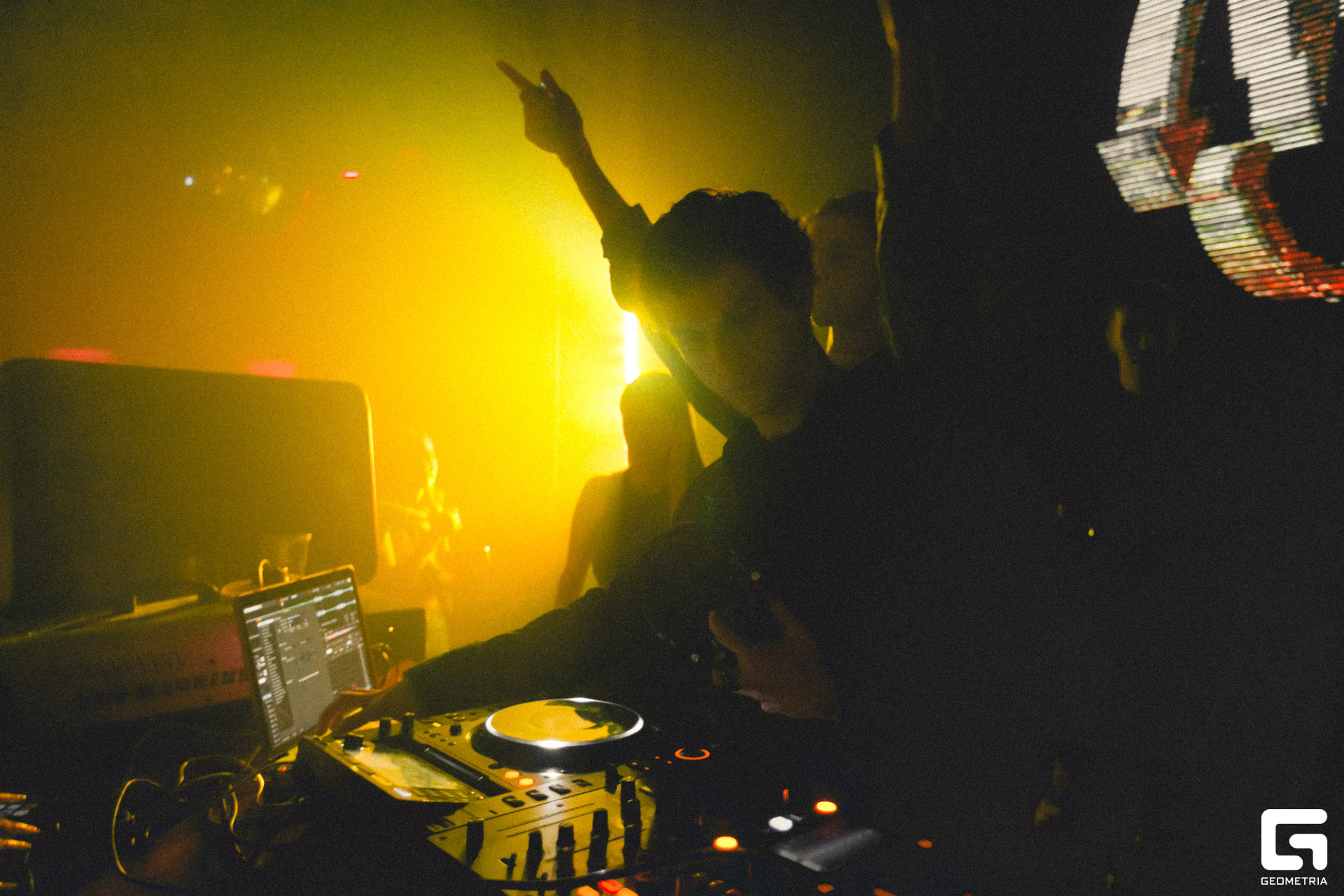 102 Repeat 21.10.jpg