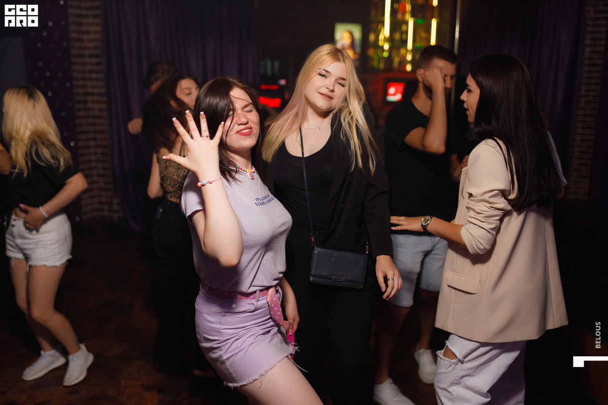 Friday party 28