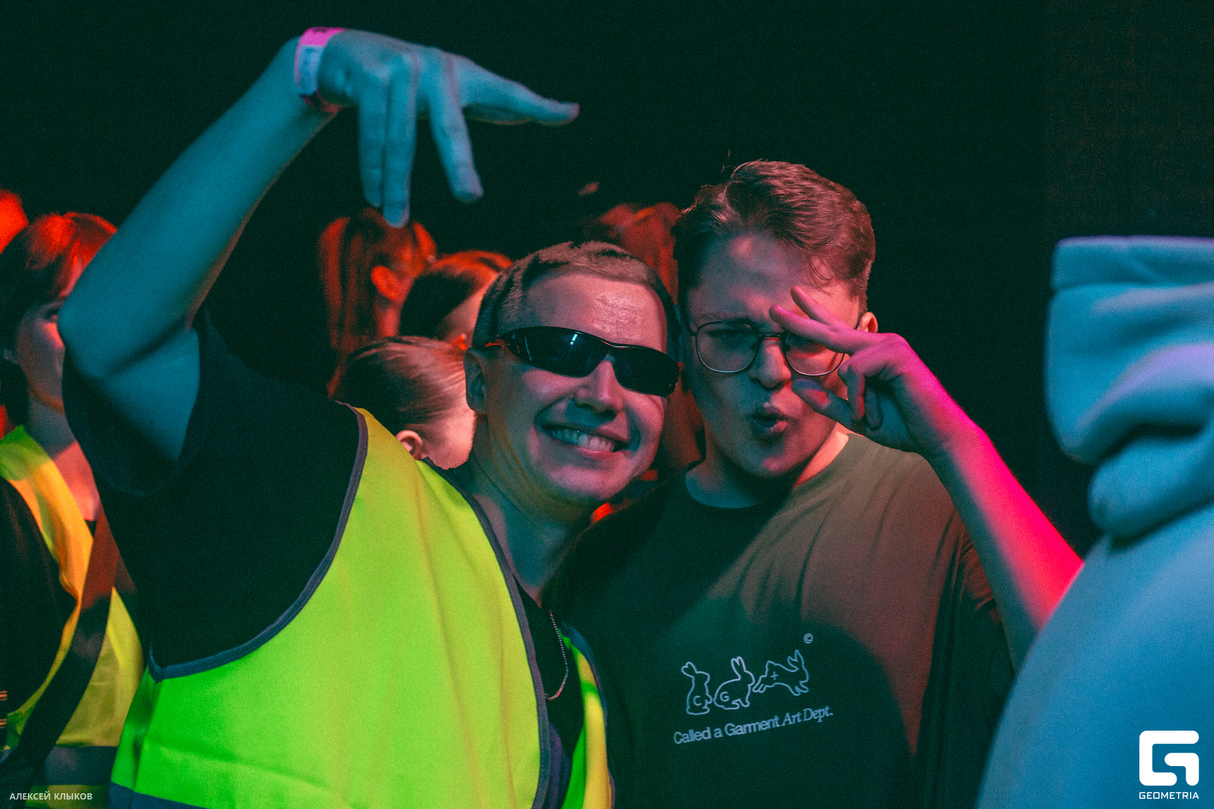 BACKSTAGE 25