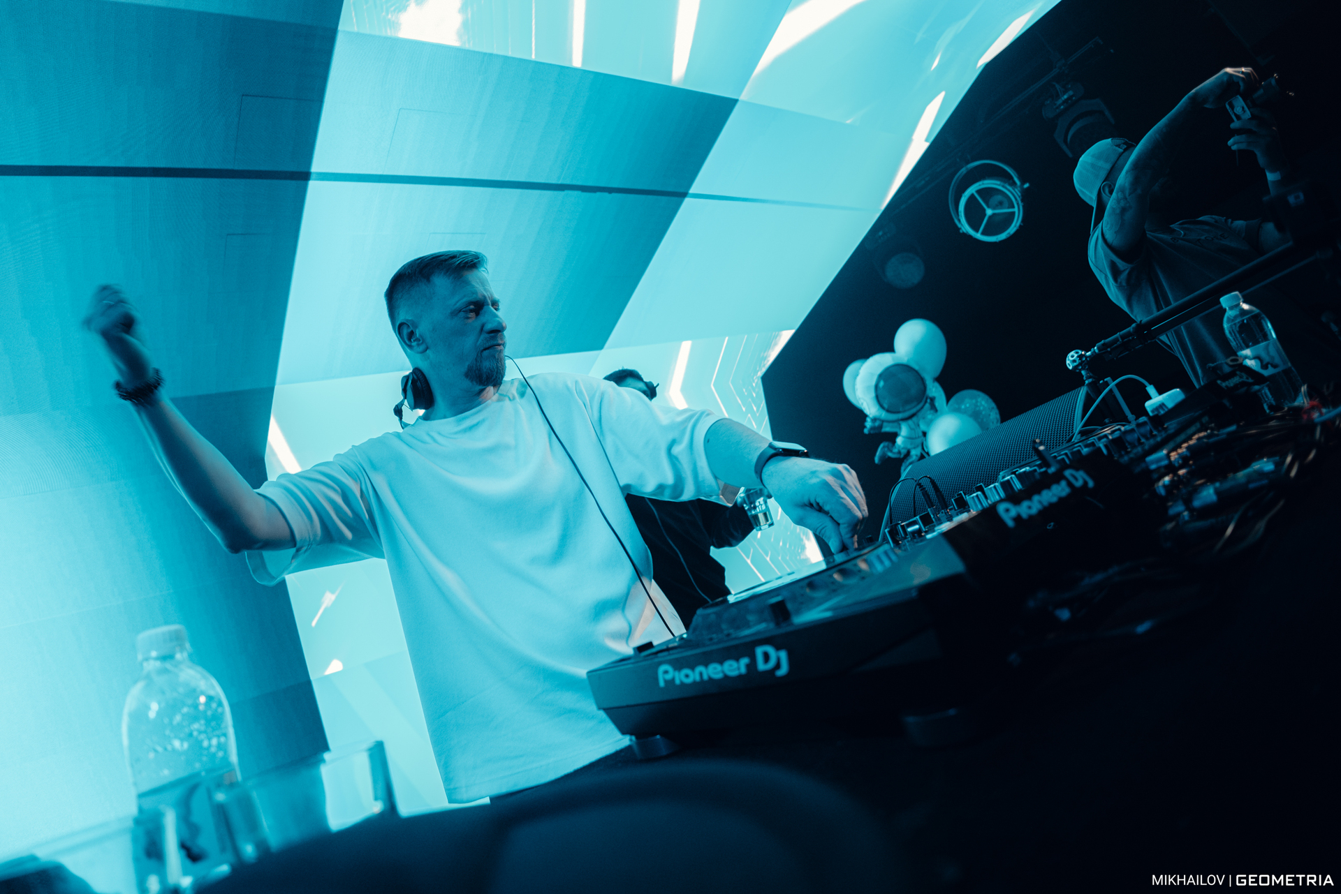 054-190425-0227 mikhailov-weblogo.jpg