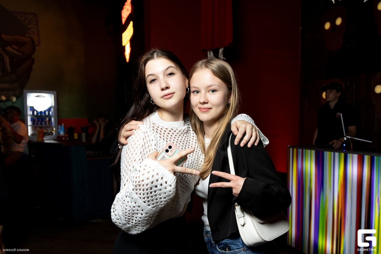 FIESTA DE CHICAS 13