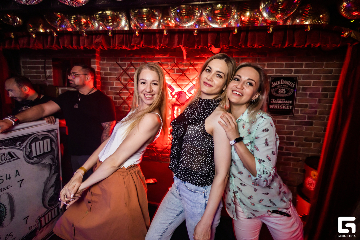 Saturday party 18
