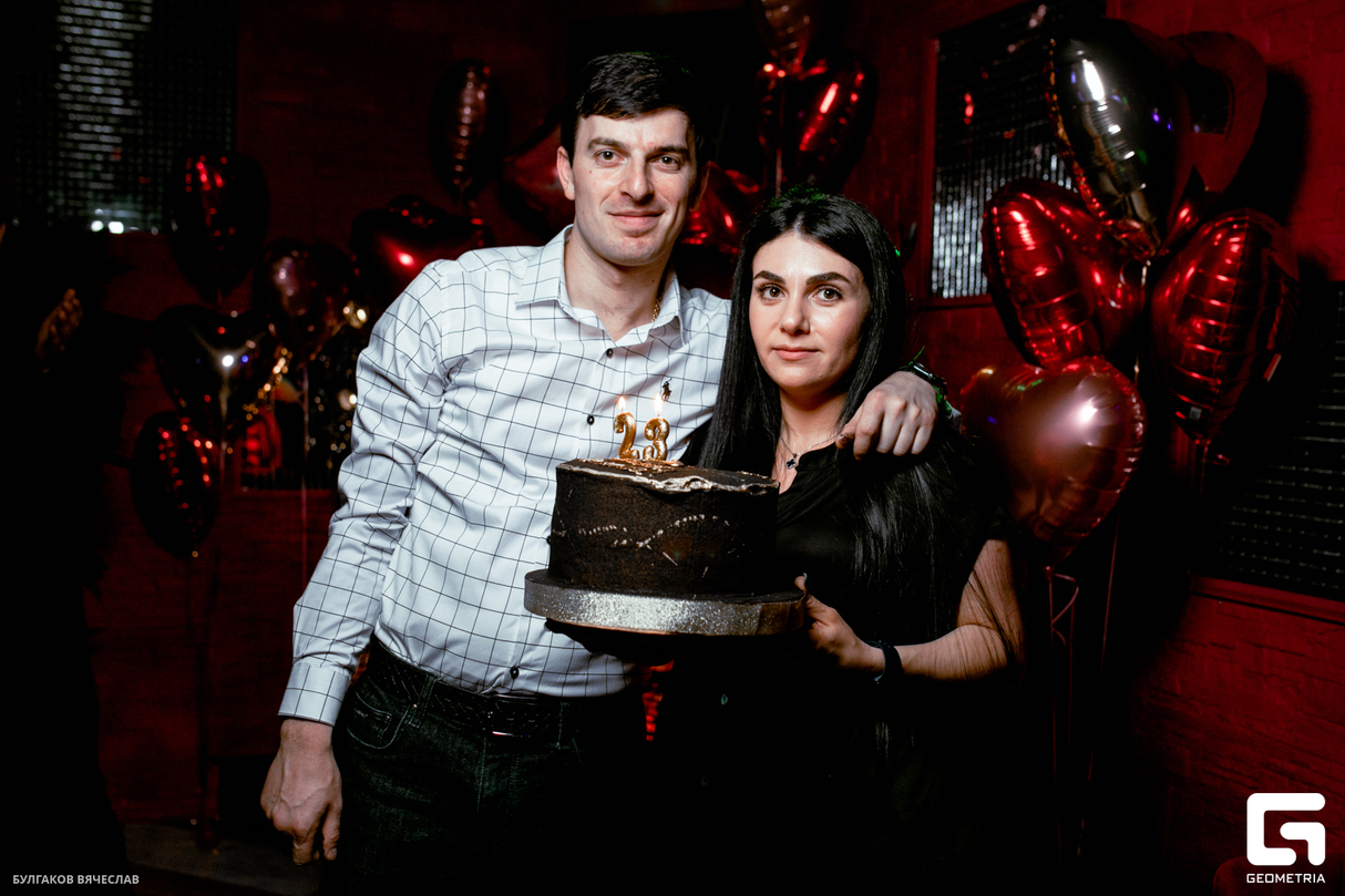 14 февраля в караоке-клубе "Бархат" 18
