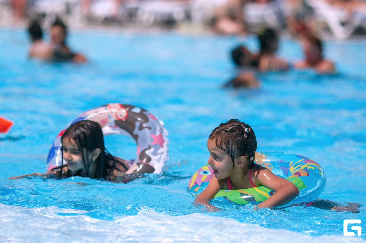 POOL PARTY 30