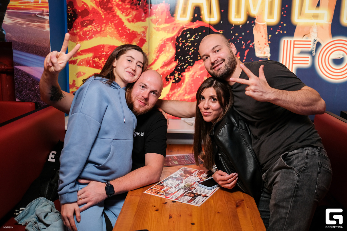 Суббота в баре Americanka 21