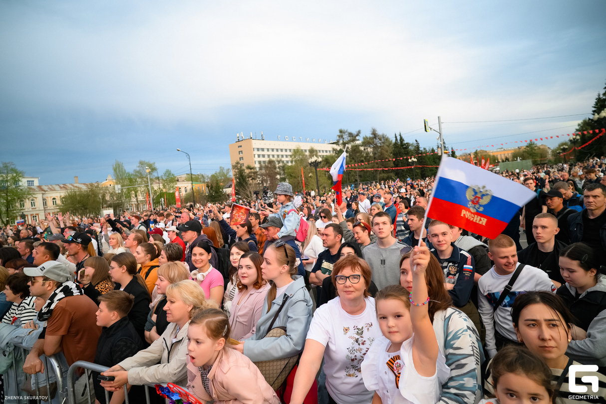 «Путь к Победе» - большой праздничный концерт с участием творческих коллективов города Иркутска. 13