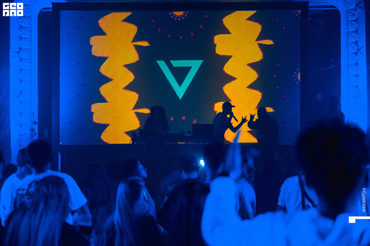 ULEY: RAVE 10
