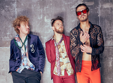 JUKEBOX TRIO ВЫСТУПЯТ В ЭКО-ПАРКЕ У ОЗЕРА ПОД ПЕТЕРБУРГОМ