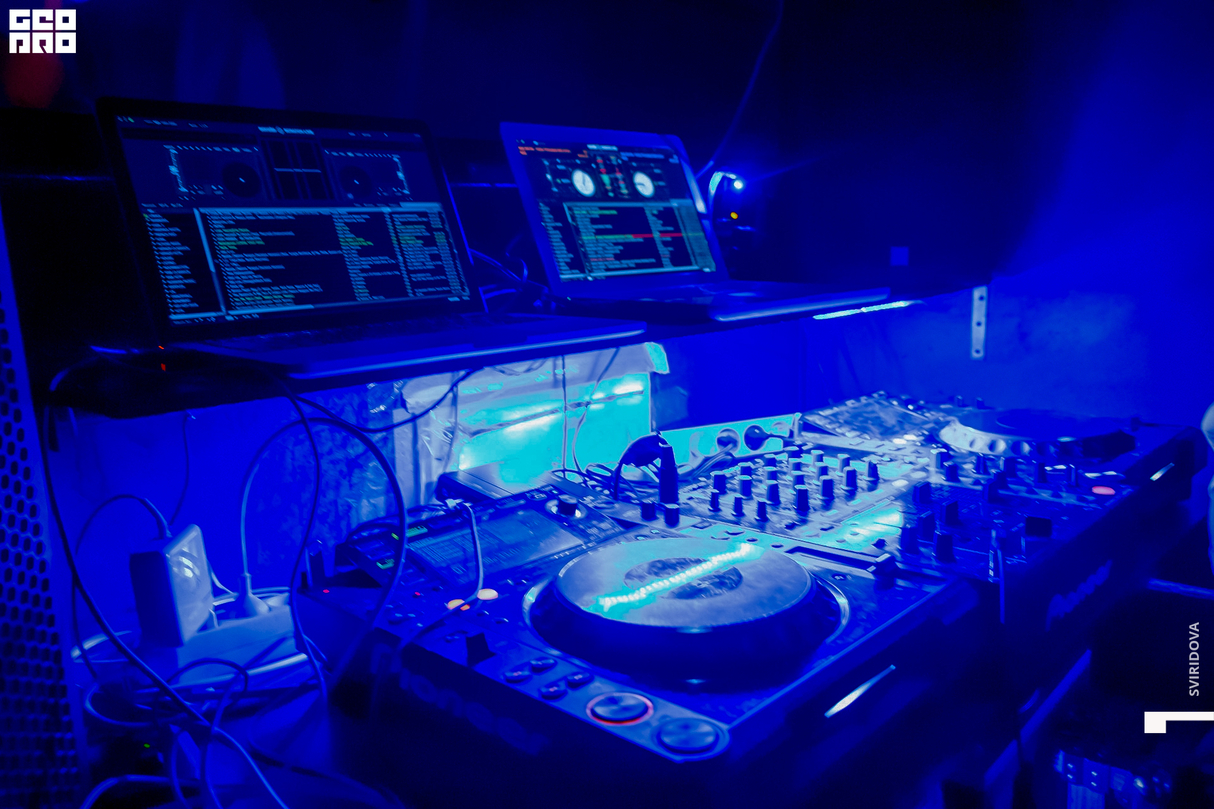 Saturday Night at Fancy // DJ Poeta & Brush 27