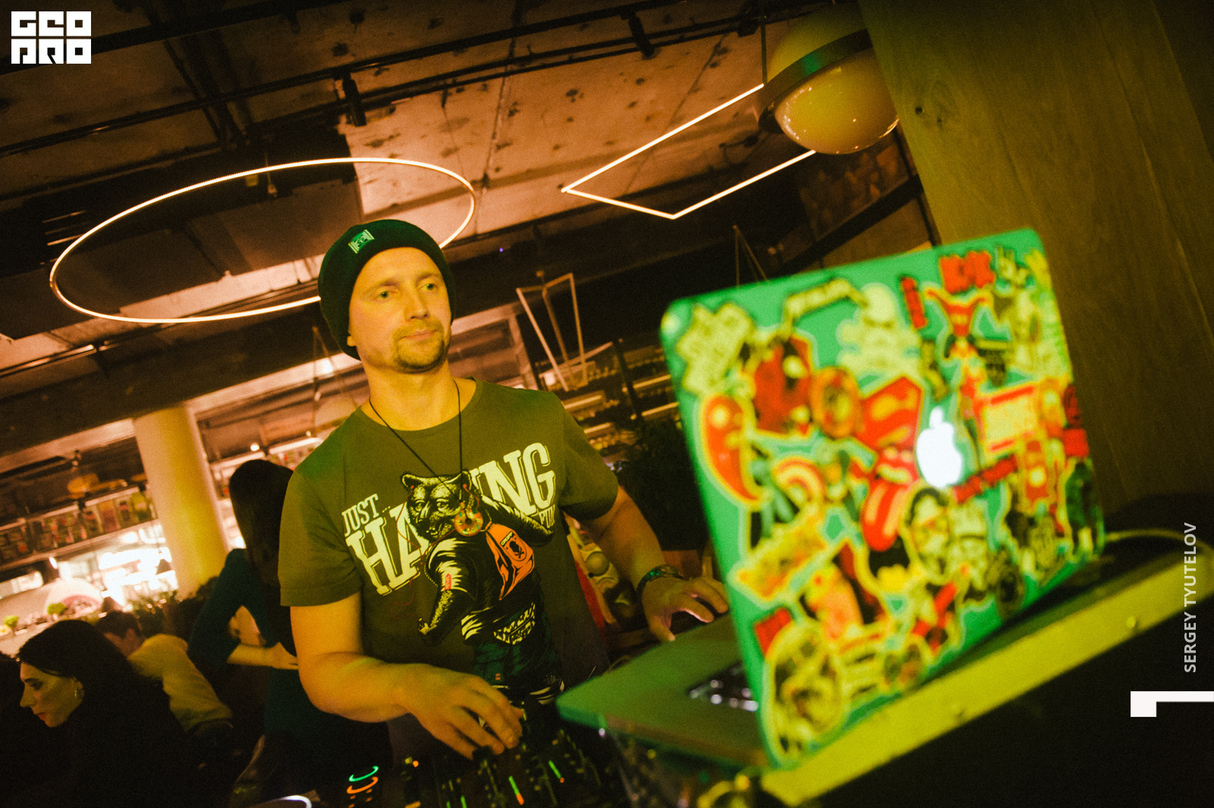 Friday party (Special guest Dj Graff) 9