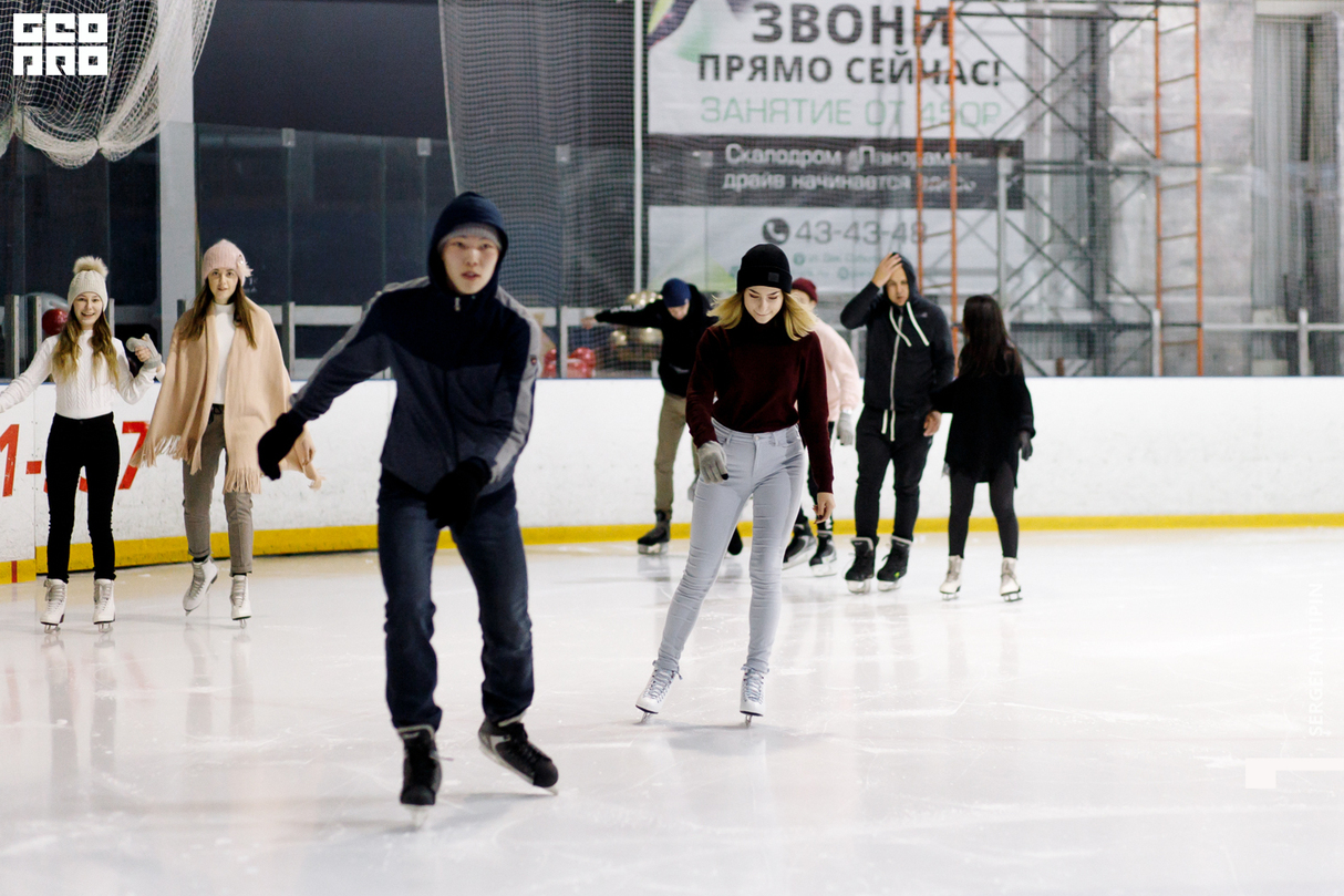 Шоу зеркальной королевы в ICE People 24