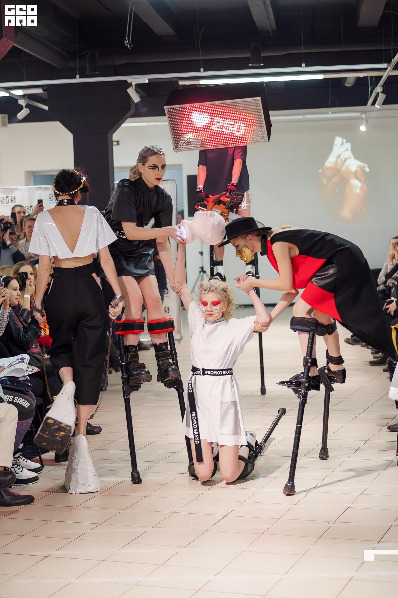 01.02.20_StreetFashionShow АртМуза_0573.JPG