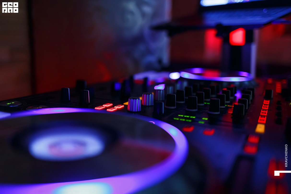 Friday Chill at Life Club & Lounge Prague 28