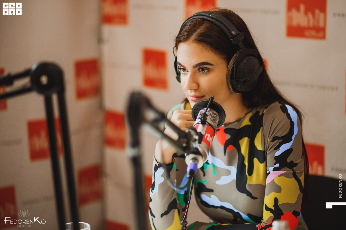 Проект "Поважна Персона" на радiо "Город FM" з організаторами конкурсу "Мисс Кривой Рог-2019" 16
