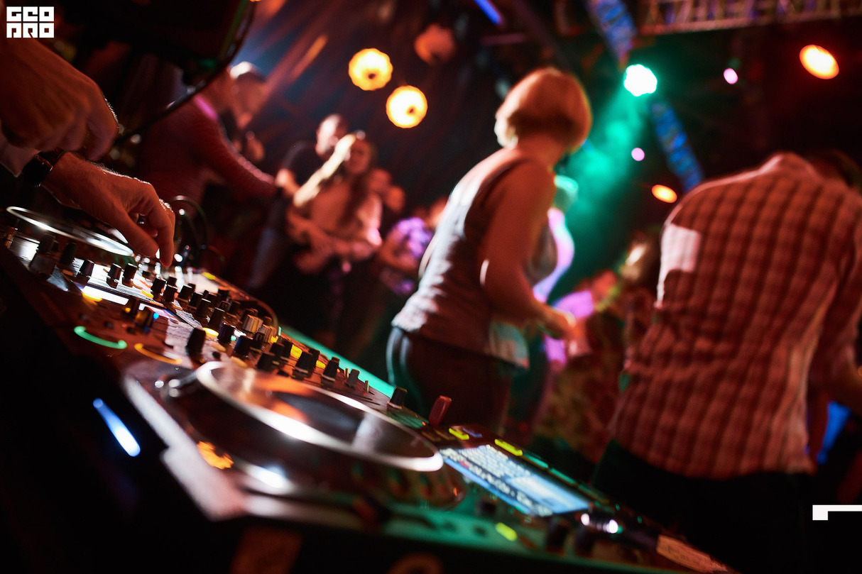 Вечеринка HOUSE PARTY в кафе R.A.G.U 17