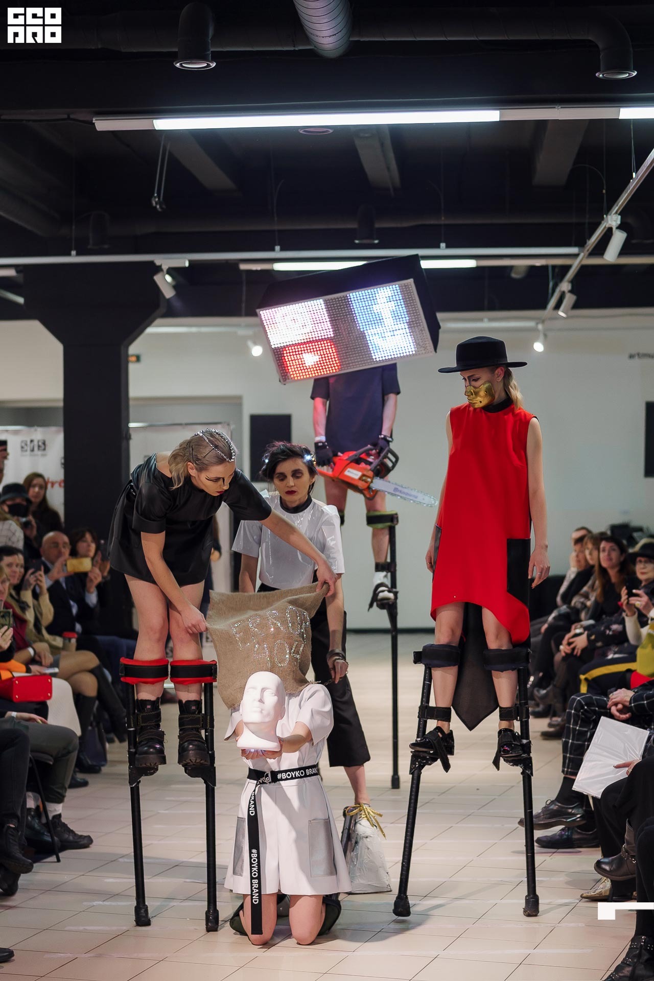 01.02.20_StreetFashionShow АртМуза_0575.JPG