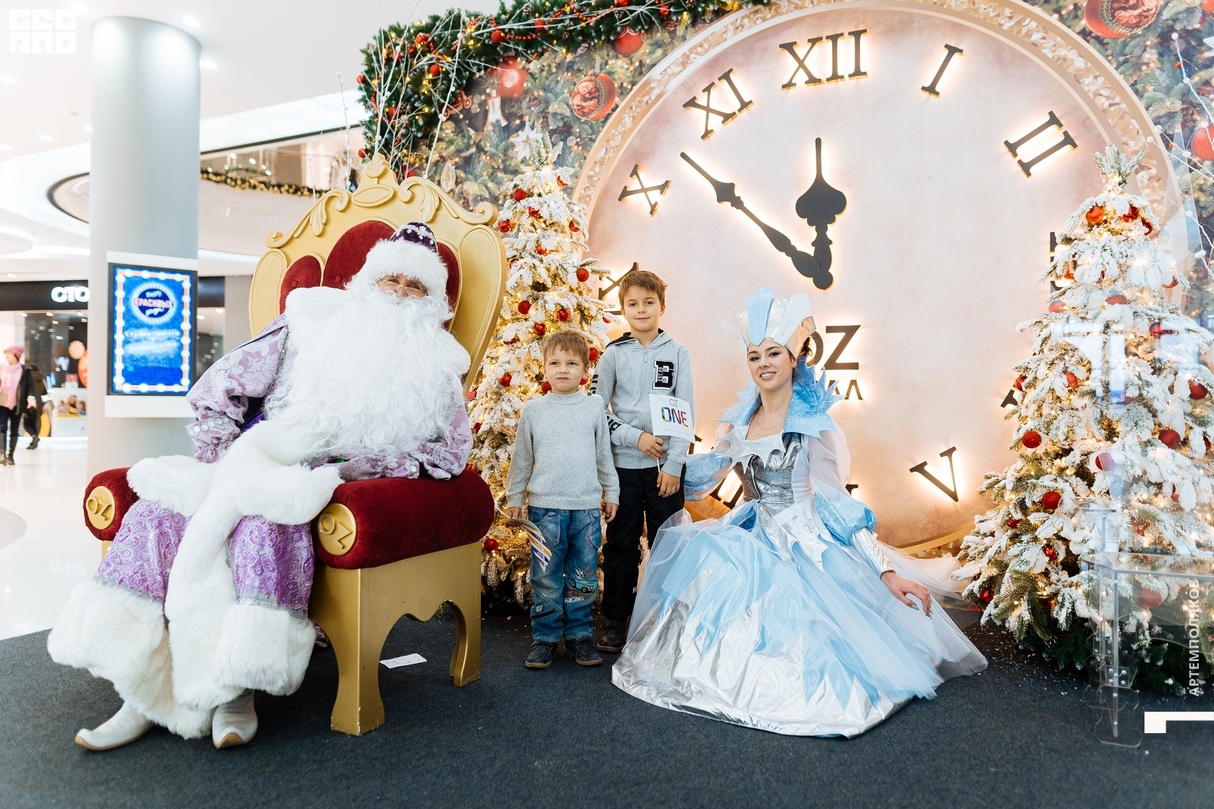 Пора новогоднего волшебства в OZ MALL 15