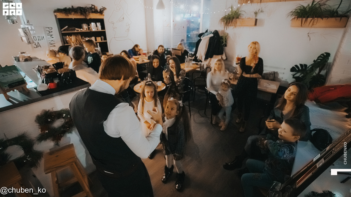 Рождественский праздник в FOOD Story cafe для детей в День Святого Николая 9