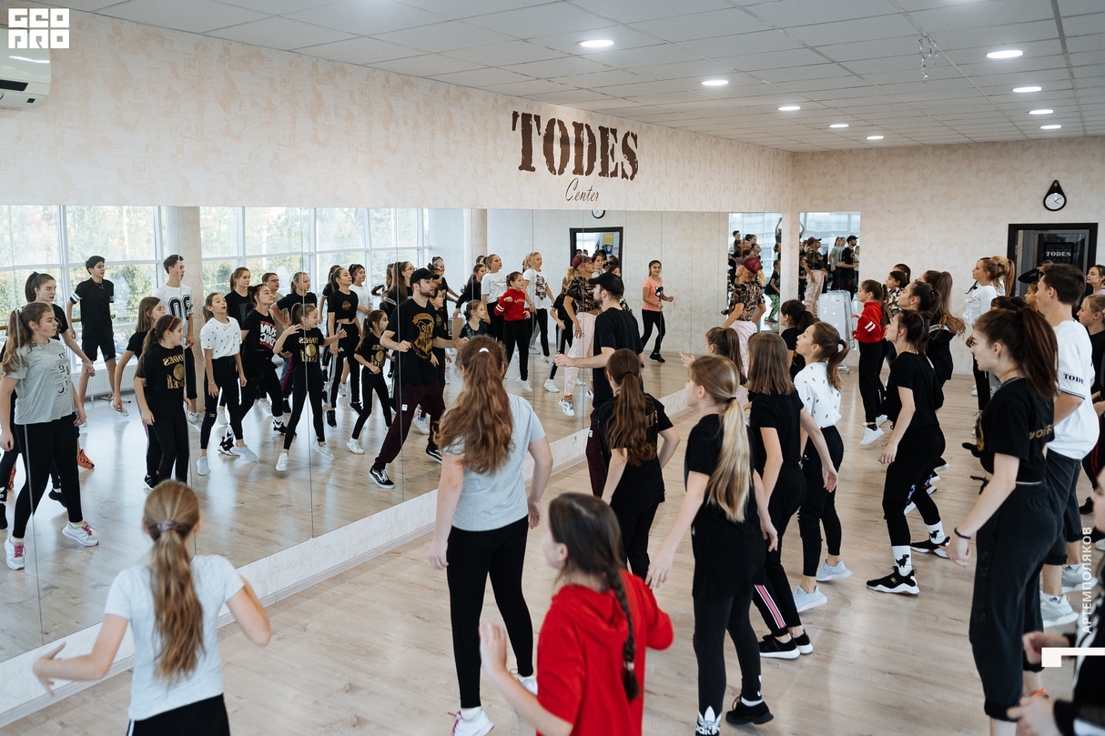 Солисты TODES АНАСТАСИЯ СОСЛОВСКАЯ и МАРТИН СЦИБОР-ГУРКОВСКИЙ в TODES CENTRE 26