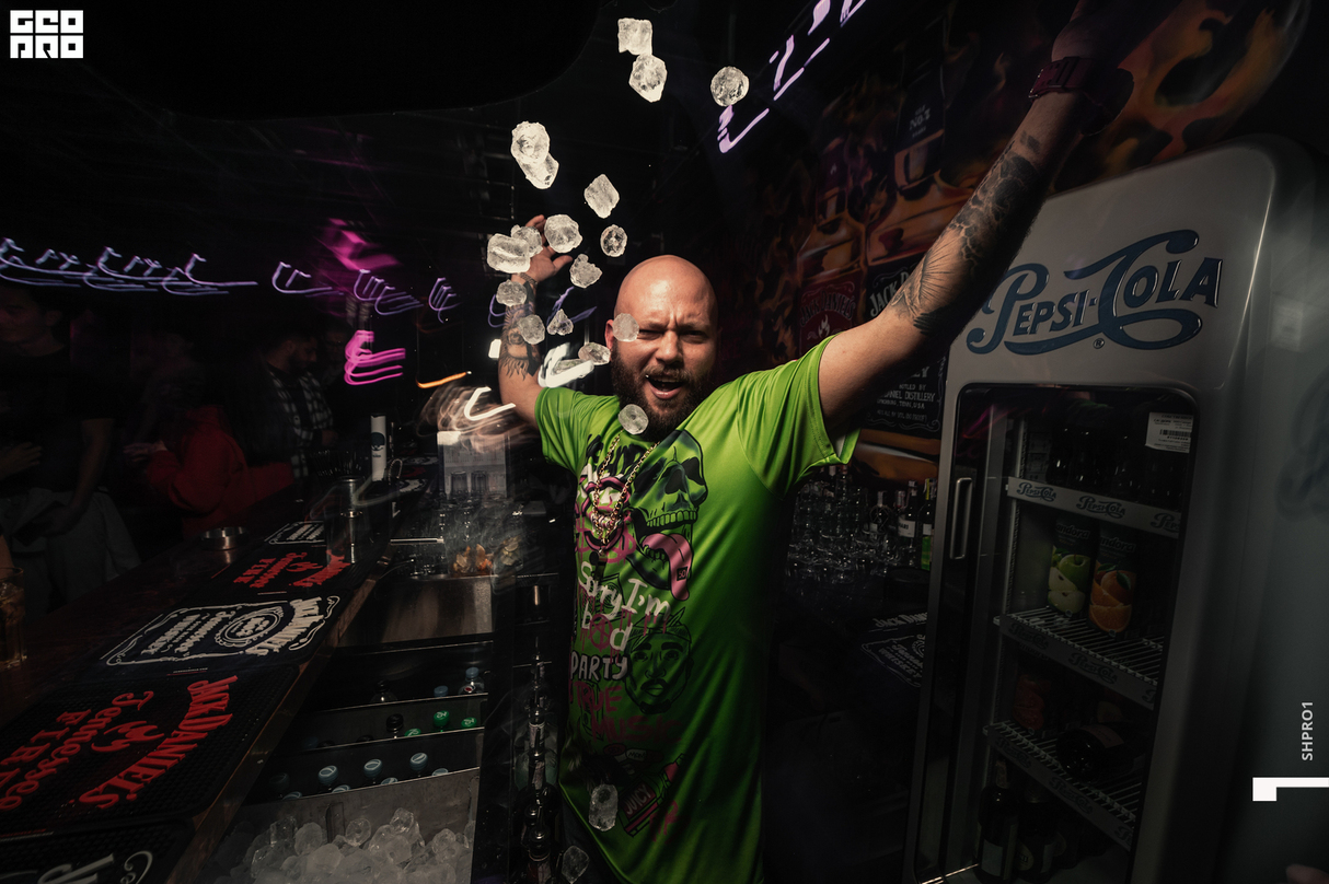FIFTY CLUB . TOF 16