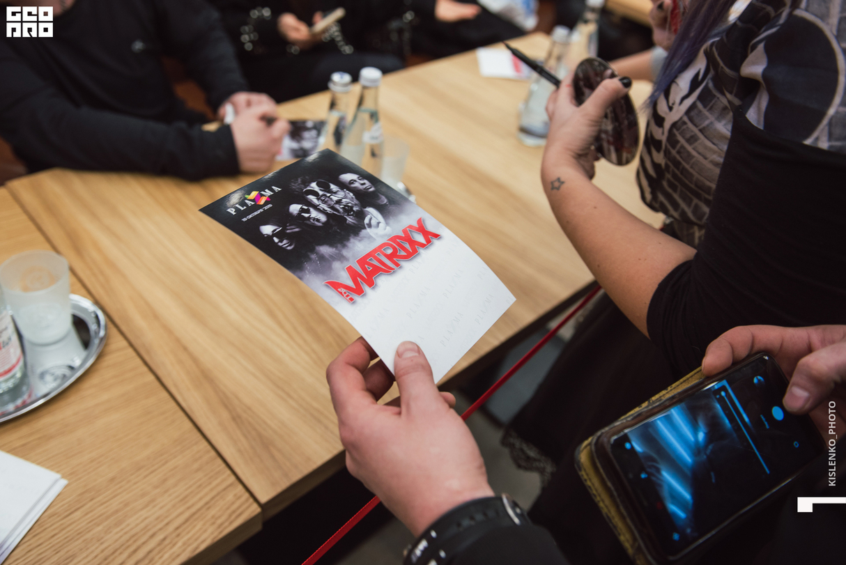 Автограф-сессия Глеба Самойлова и группы MATRIXX в ТРК "Plazma" 10
