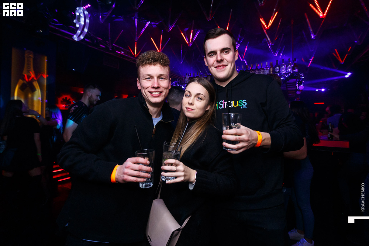 Friday Groove Jet at One Club // Roberto Chochola, Jean Luc & Strain 12