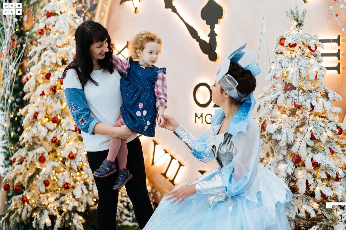 Пора новогоднего волшебства в OZ MALL 8
