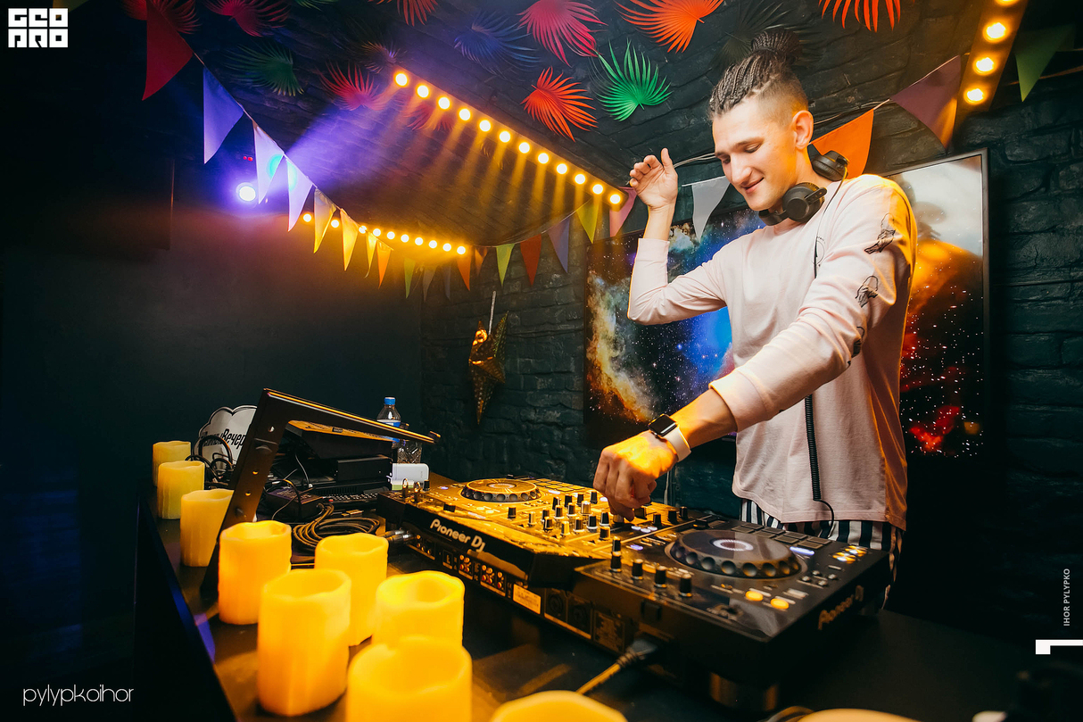 Solo karaoke&music bar - Friday party 18