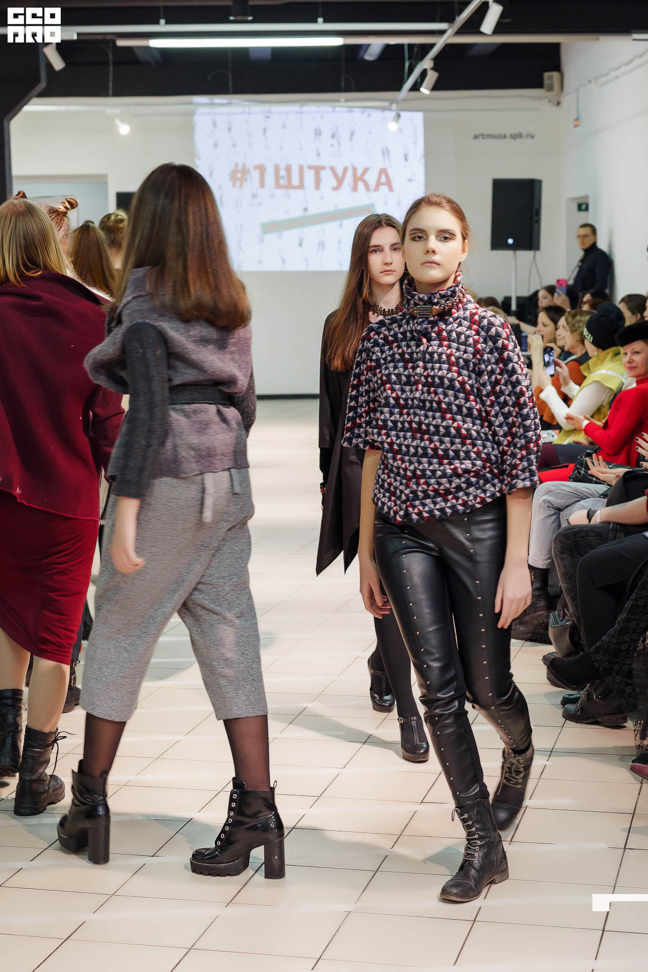 01.02.20_StreetFashionShow АртМуза_0201.JPG