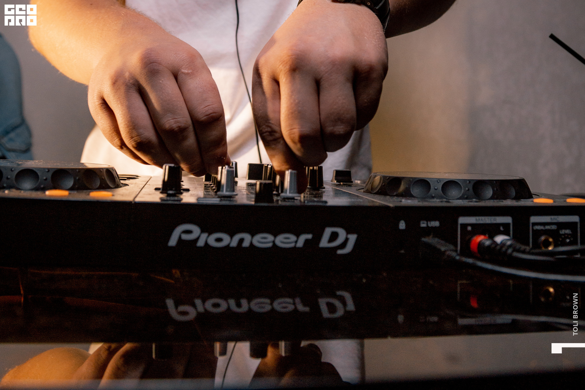 _096_19.09.20_Toli Brown.jpg