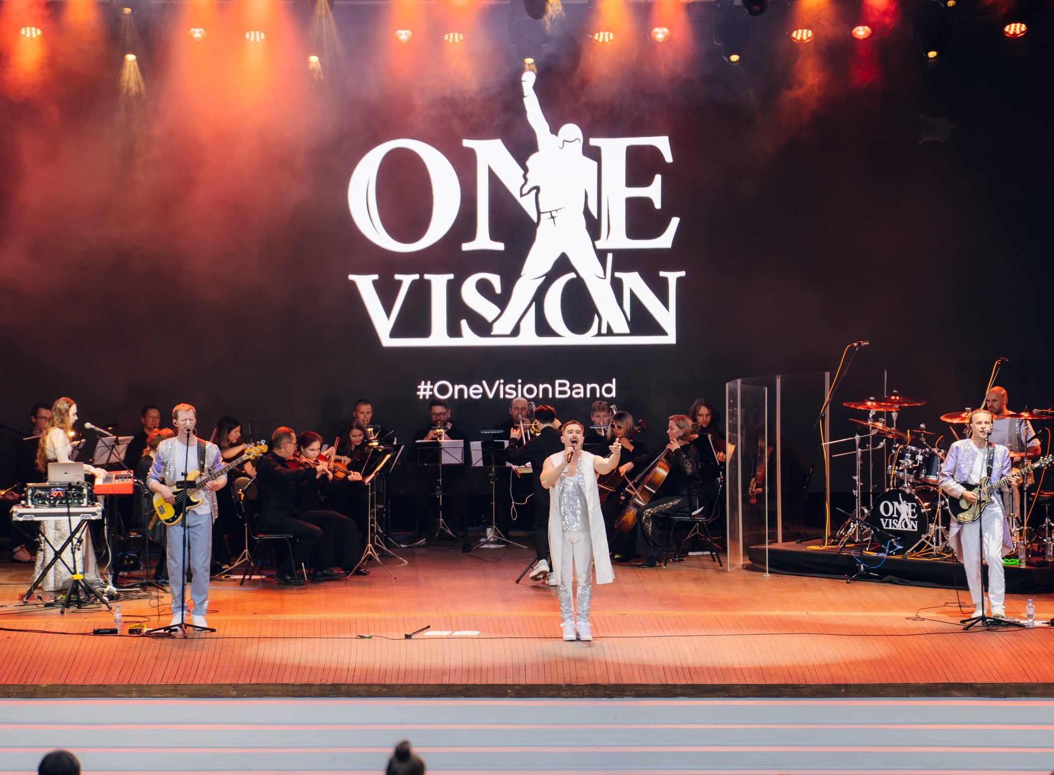 Queen трибьют с оркестром в исполнении One Vision