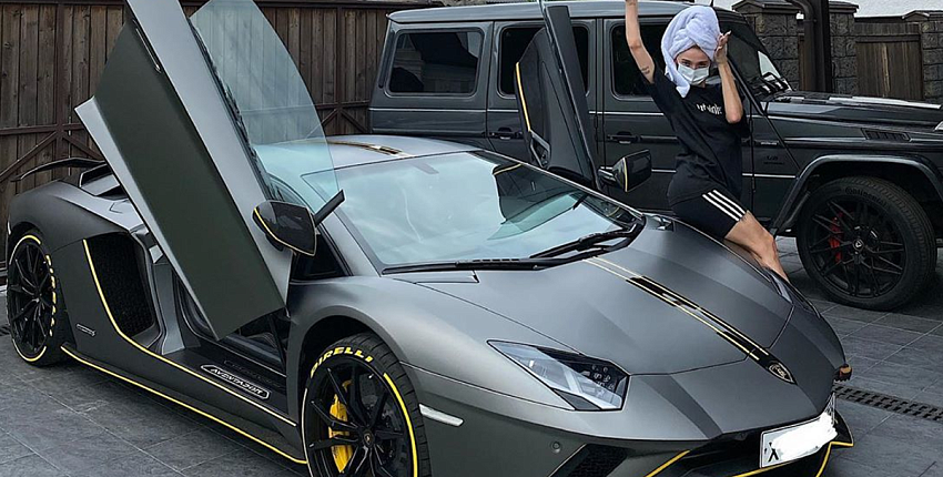 Настя Ивлеева похвалилась купленным за свои деньги Lamborghini Aventador